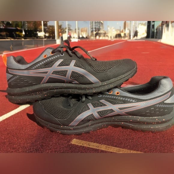 Asics Black and Red Athletic Shoes for Performance - Picture 2 of 9